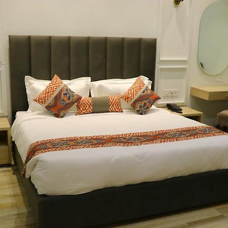 Elegance Regency Hotel Khanna  Buitenkant foto