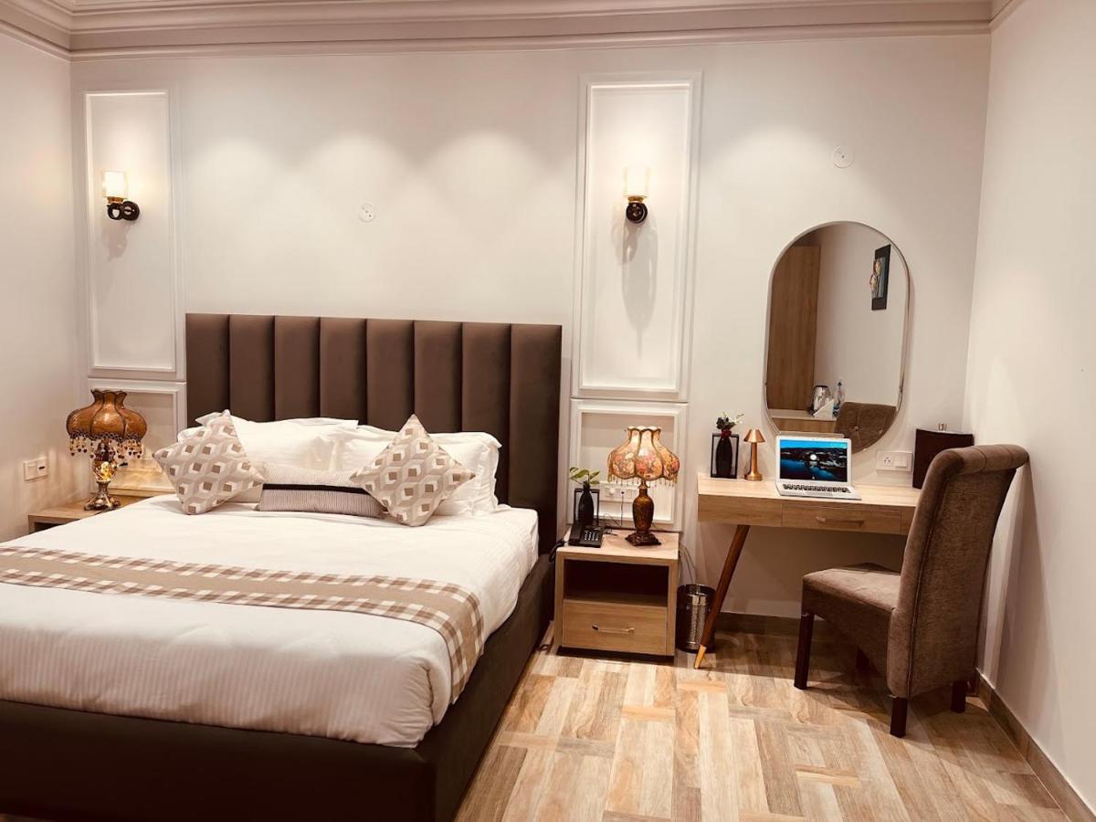 Elegance Regency Hotel Khanna  Buitenkant foto